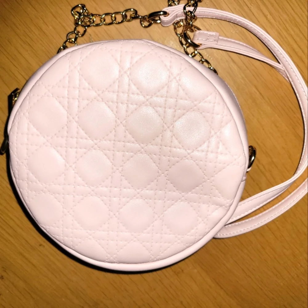 Adorable Round Pink chain purse - Picture 2 of 3